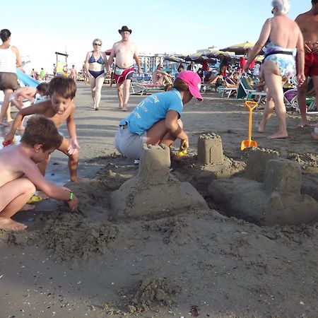 Hotel Atmosfere Beach Cesenatico Kültér fotó