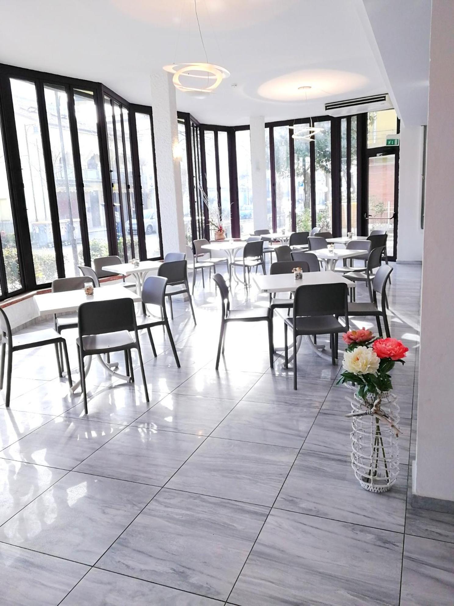Hotel Atmosfere Beach Cesenatico Kültér fotó